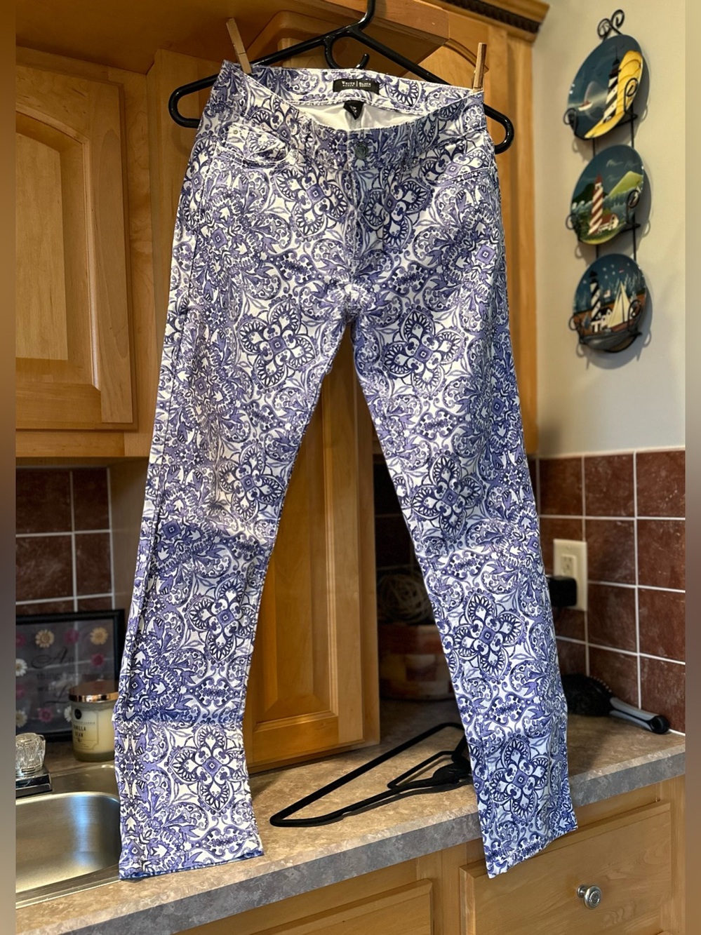 White House Black Market White and Blue Floral-Print Womens Slim Ankle Jeans
